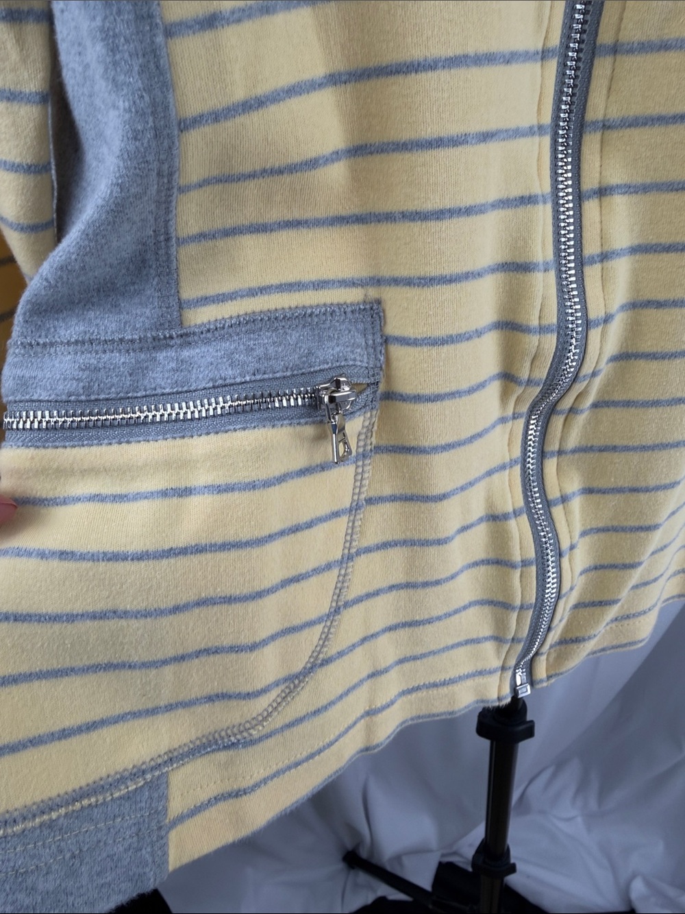 Neiman Marcus Exclusive Striped Full Zip Knit Jacket – Size Medium - Picture 4 of 8